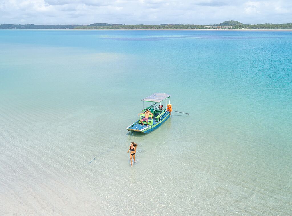 barco em meio às águas da Croa de São Bento