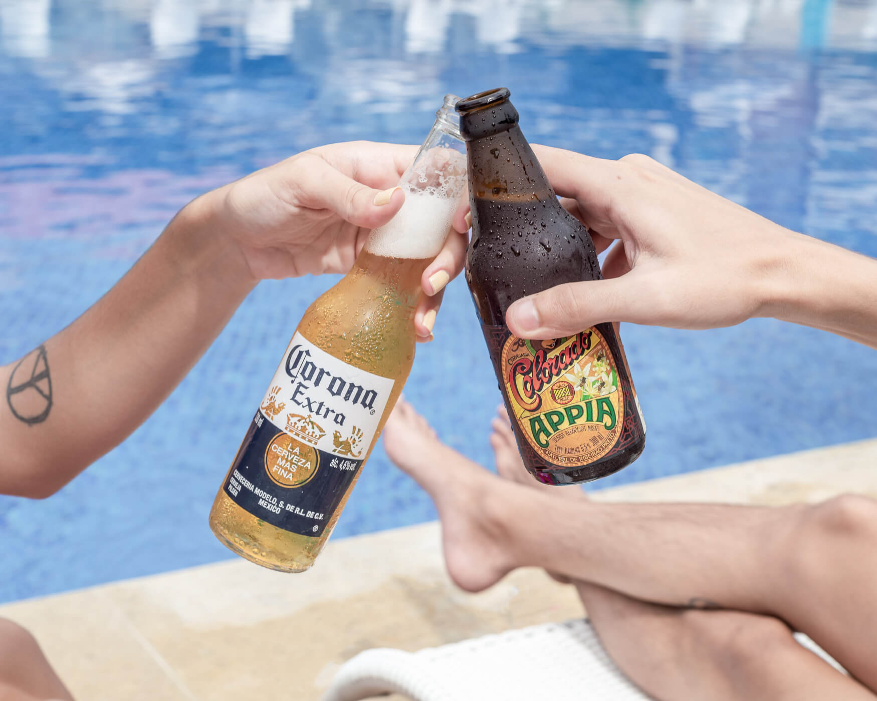 Brinde de cerveja Corona com Cerveja Colorado