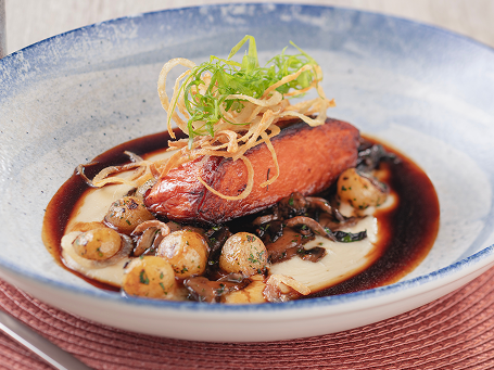 Imagem de um jantar chique e refinado disponível em nosso resort all Inclusive