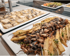 Imagem do buffet variado do bar Tabôa