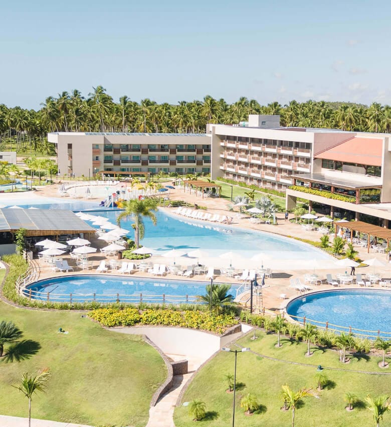 Vista lateral do Japaratinga Lounge Resort