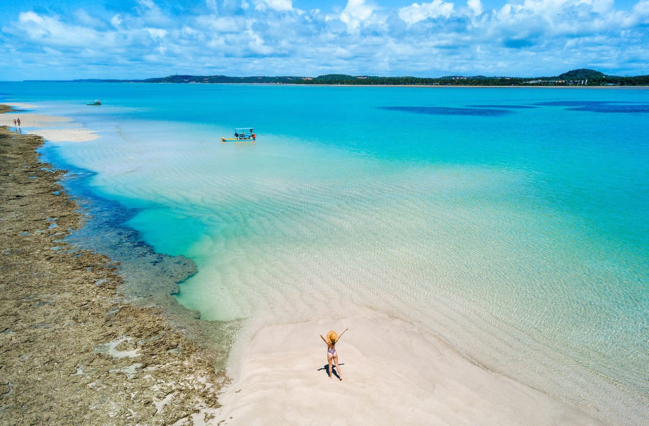 Banco de areia e corais na Croa de São Bento em frente ao Japaratinga Lounge Resort