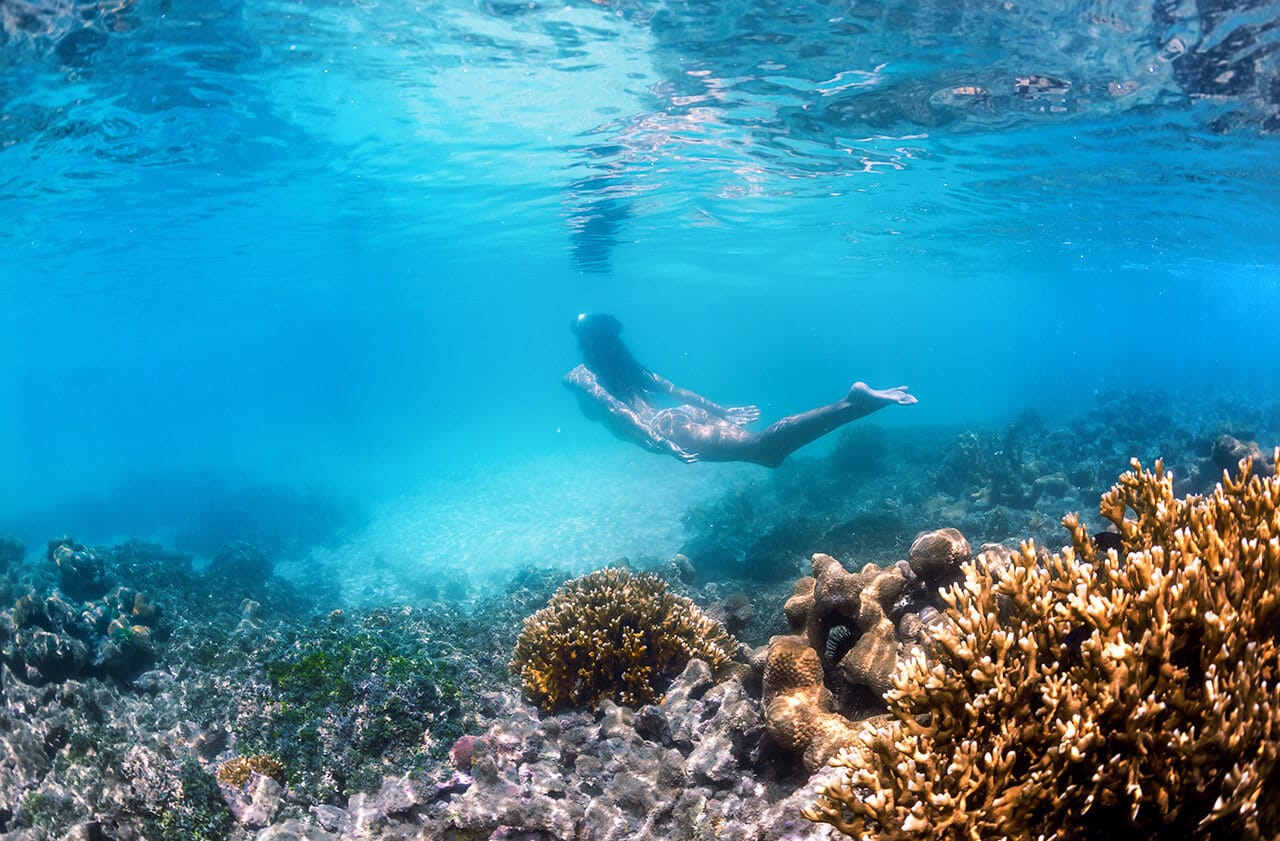 Diving in the natural pools of Japaratinga