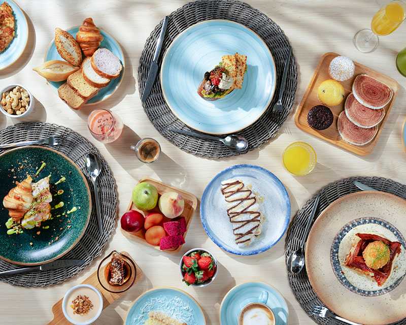 Imagem mostra a variedade na oferta de alimentos e bebidas do All Inclusive Premium.