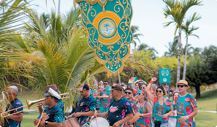 Muito brilho e fitas pra customizar o abadá do bloco pra curtir o carnaval