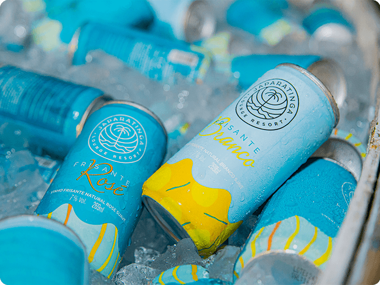 Frisantes Branco e Rosé do Japaratinga Lounge Resort num balde de gelo.