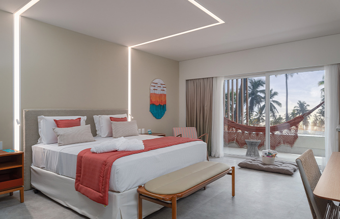 Suíte Garden Exclusive, com cama confortável, decoração moderna
e varanda com rede.